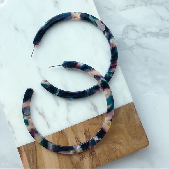 Large Navy Tortoise Resin Hoop Earrings - Picture 2 of 3